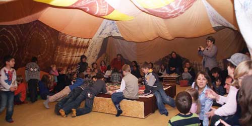 Die Krawanserei entsteht